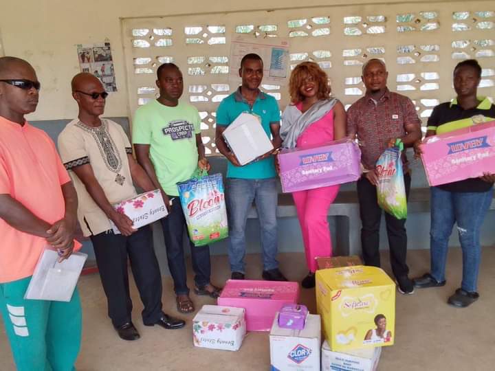 Ms. Wokie Dolo Donates Sanitary Pads to Female Inmates at Sanniquellie Central Prison
