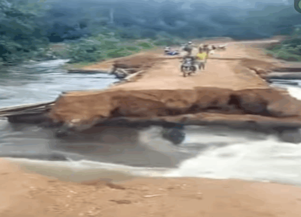 Collapsed Bridge Leaves Hundreds Stranded